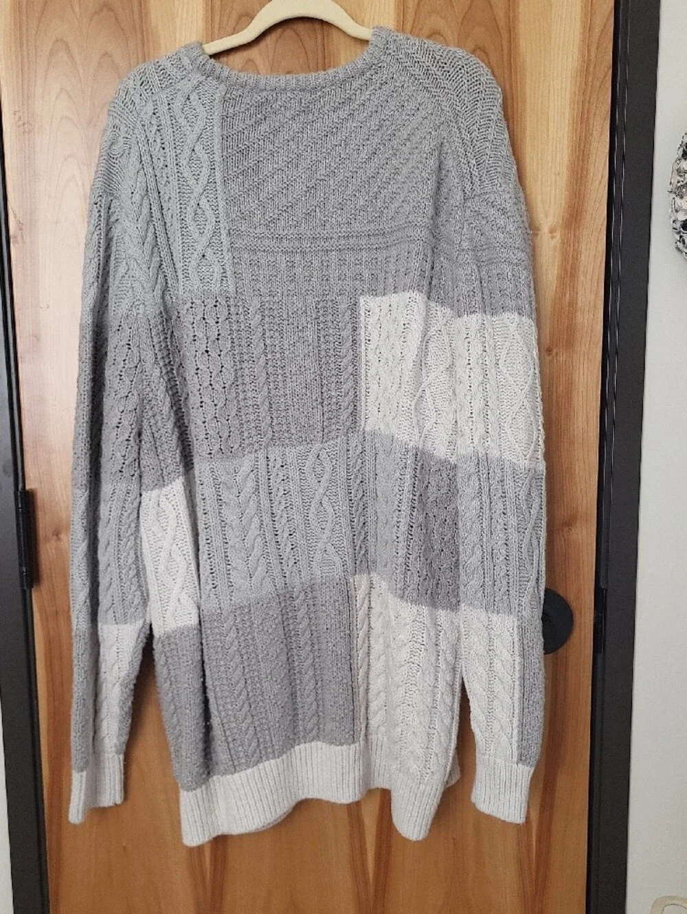 DXL Oak Hill Premium Chunky Cable Knit Sweater in Light Gray and Cream